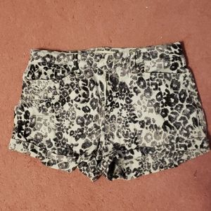 Forever 21 leopard print summer shorts white black